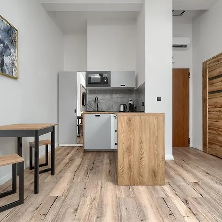 Toress Plac Grunwaldzki 아파트 *